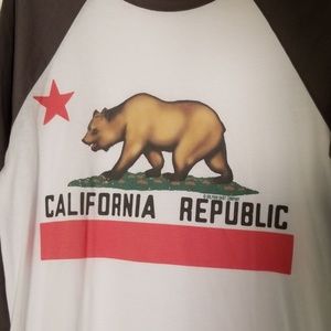Bella Canvas California republic t-shirt. Size M